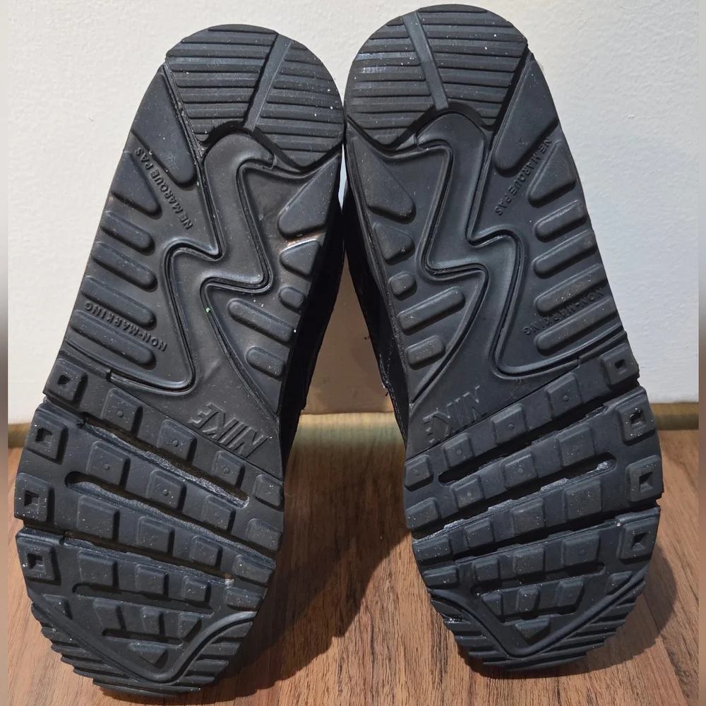 Kids Black Nike Air Max 90, Size 2Y - Picture 9 of 9